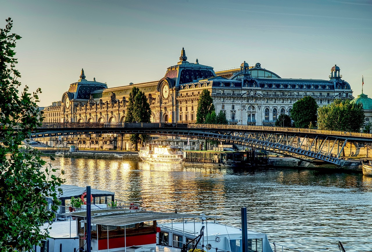 Pourquoi la domiciliation d'entreprise est incontournable à Paris ,